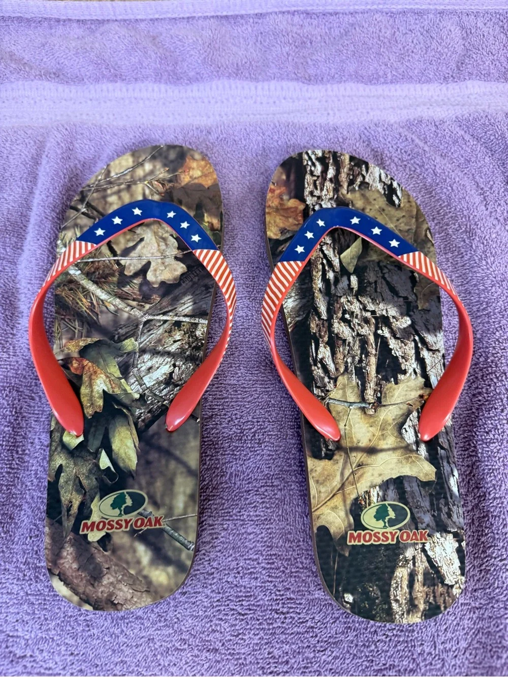 Mossy Oak Red Strap Camo Flip Flops with Stars